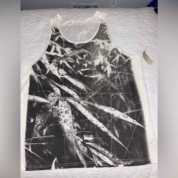 Bundle of Two Graphic Tanks American Eagle NWT - Picture 7 of 12